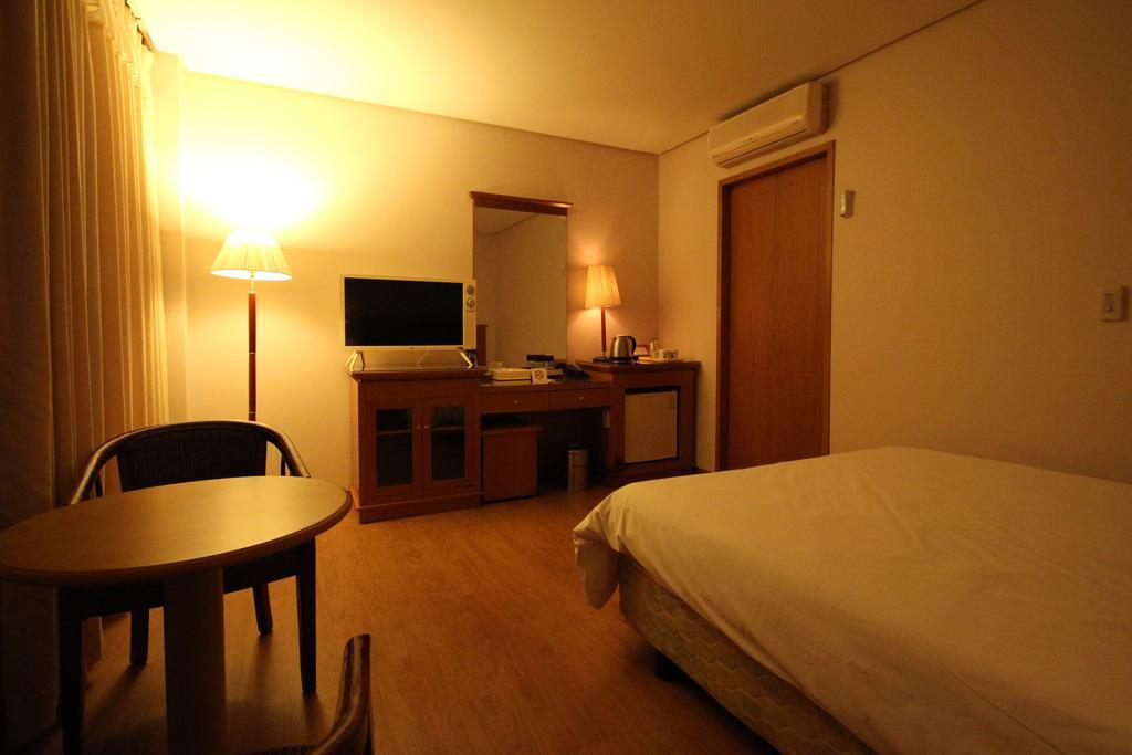 Daedong Hotel Csedzsu Kültér fotó